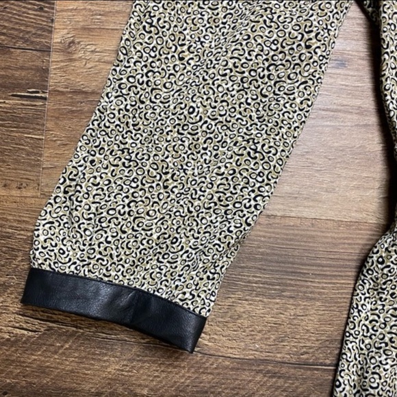 ✨ BCBG Faux Wrap Leopard Slight Puff Shoulder High Low Dress✨ - Picture 6 of 14